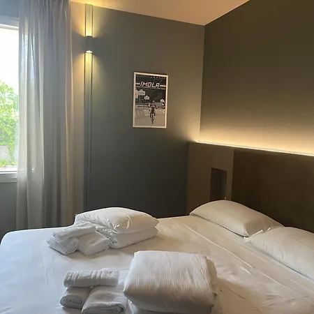 Tosa Welcome Imola Room photo